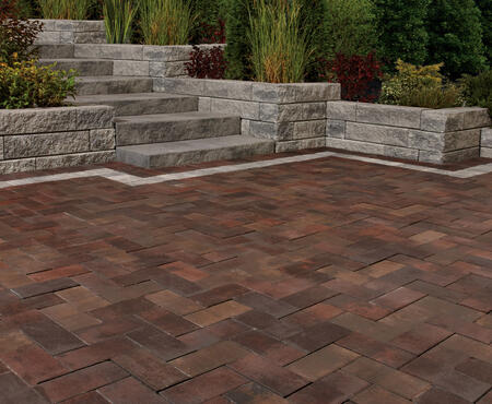 Patio with stairs and wall using Gardenia Linear, Market Paver and Aria Step products from Brampton Brick
