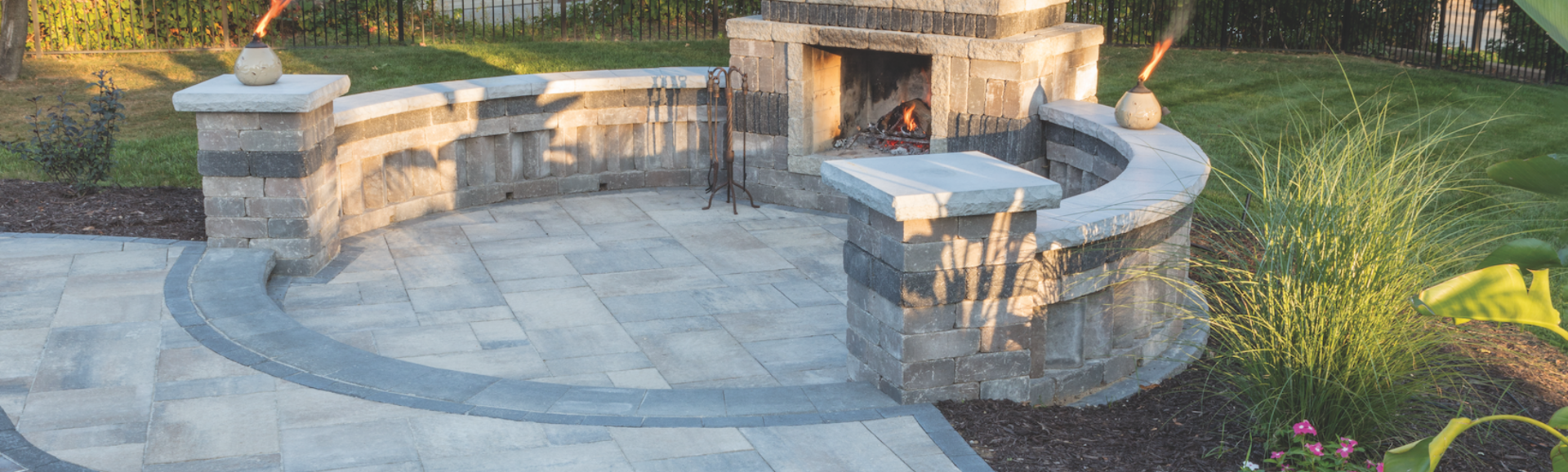 Patio with pool and fireplace using Rialto, Cassina Coping and Classic Series products from Brampton Brick